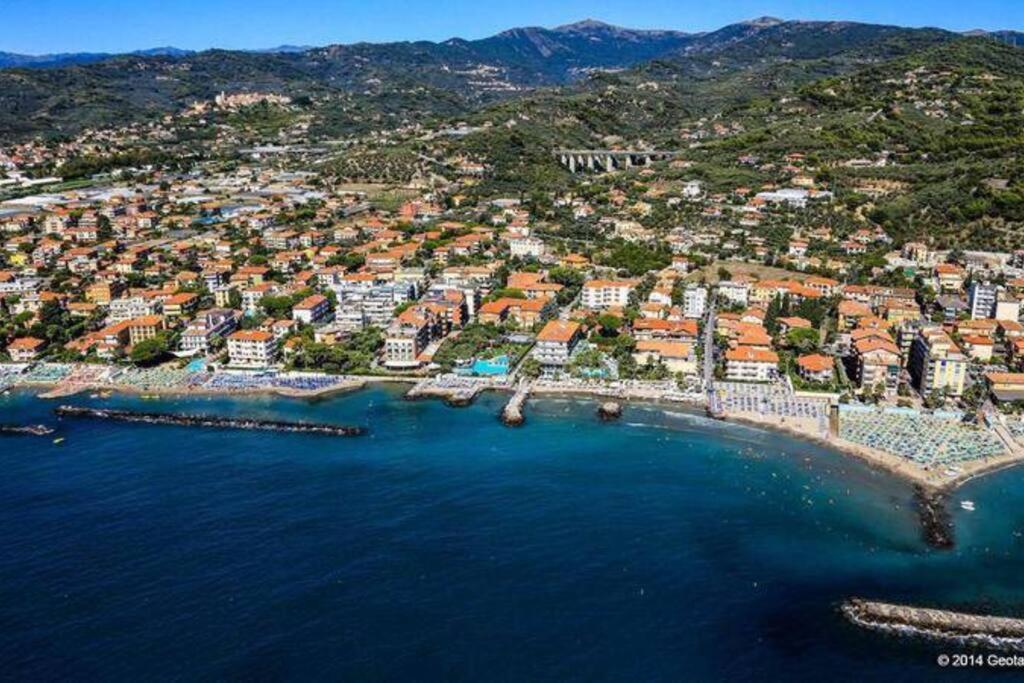 Appartamento Casa Di Ro - Coloratissima A 300 Metri Dal Mare San Bartolomeo Al Mare Esterno foto